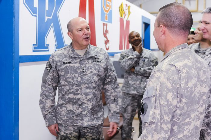 Top army guard general visits troops